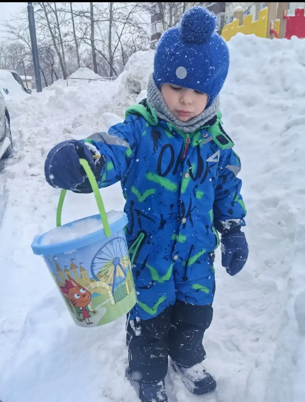 Зимний комбинезон с шапкой