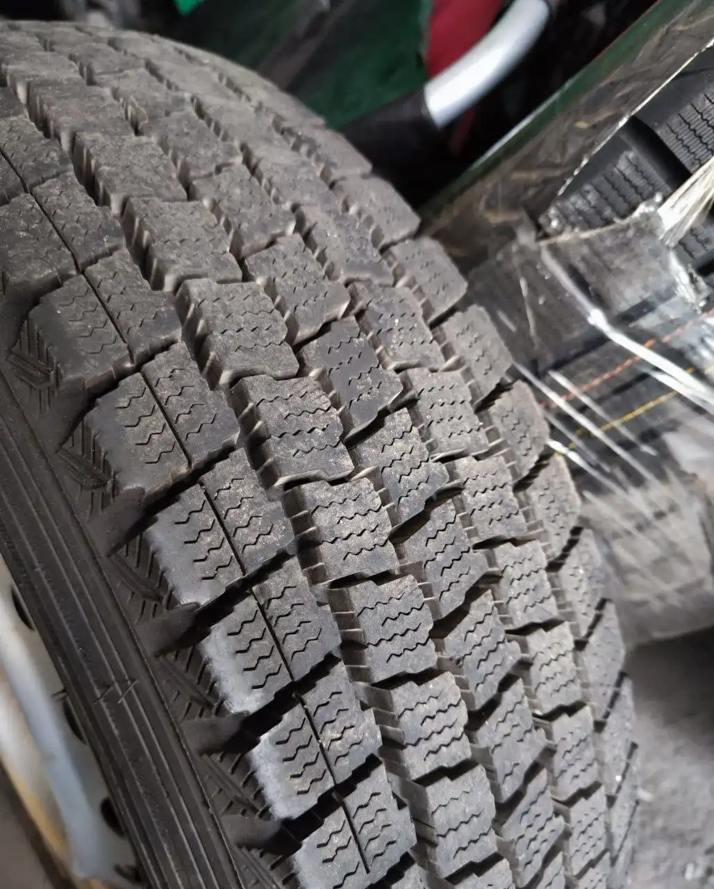 Продам комплект шин Goodyear Ice Navi Cargo 155/80 R14