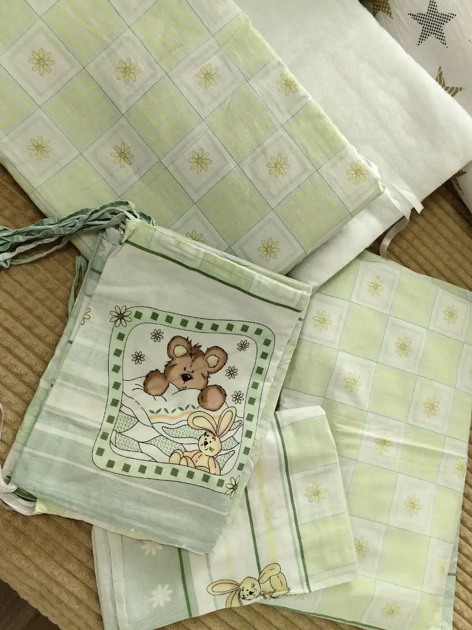 Полный комплект в детскую кроватку