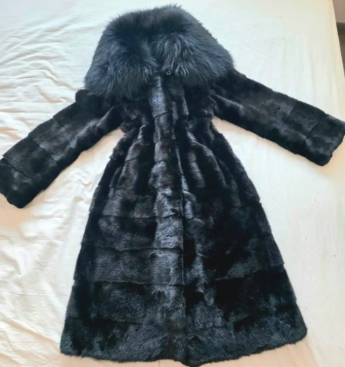 Продам норковую шубу с лисьим воротником