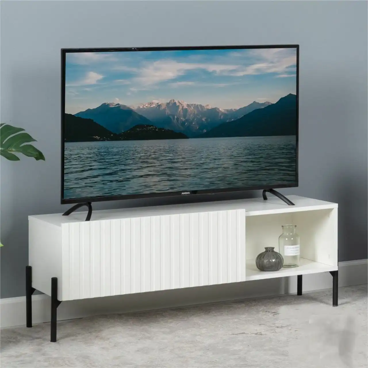 Продается тумба под ТВ с доводчиком