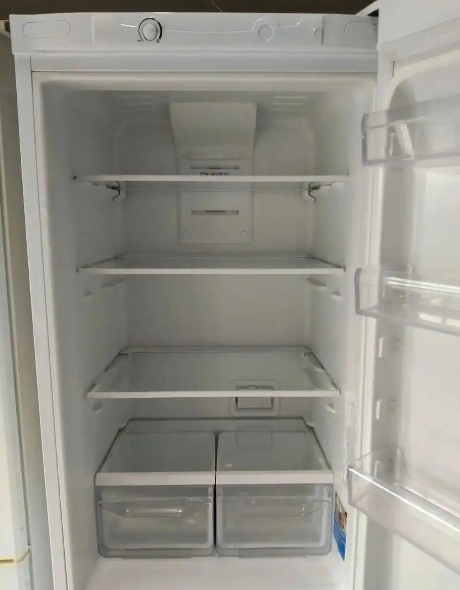 Холодильник Indesit в рабочем состоянии