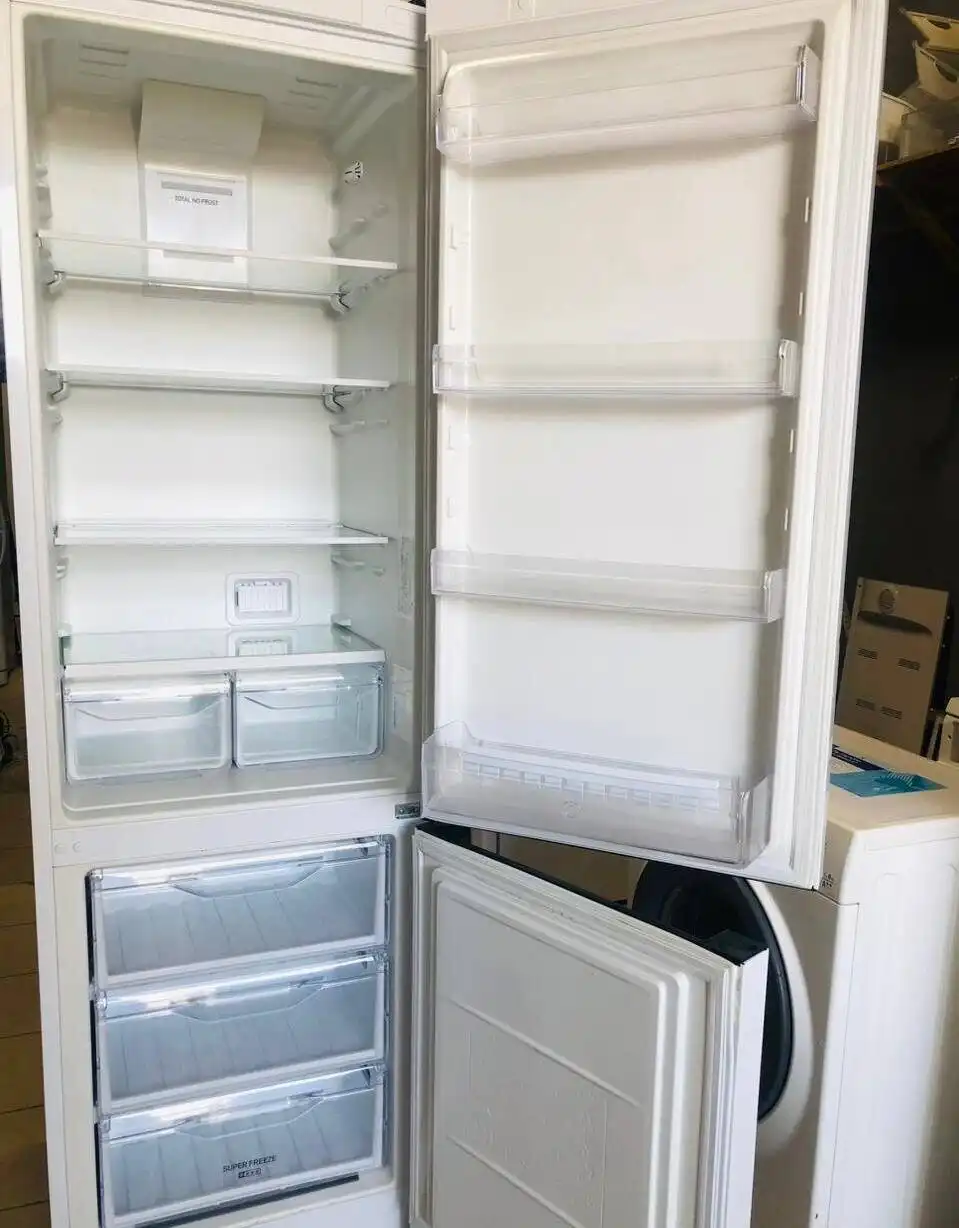 Холодильник Indesit в рабочем состоянии