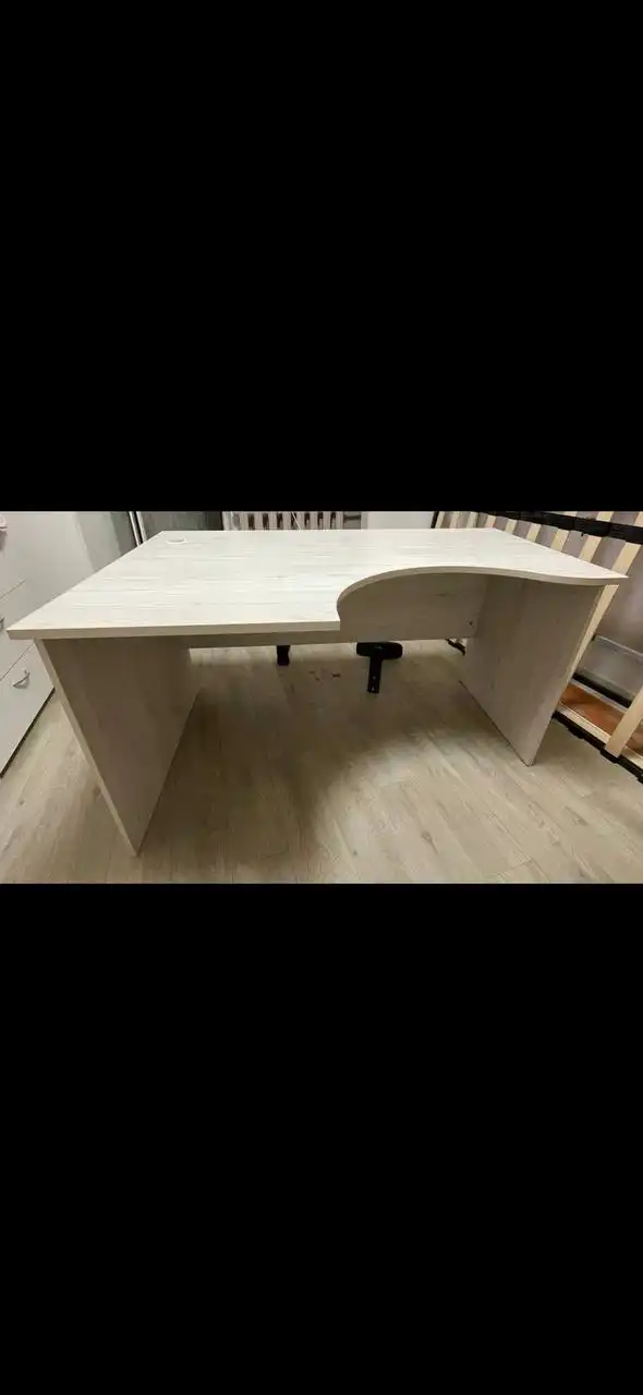 Продажа компьютерного стола б/у