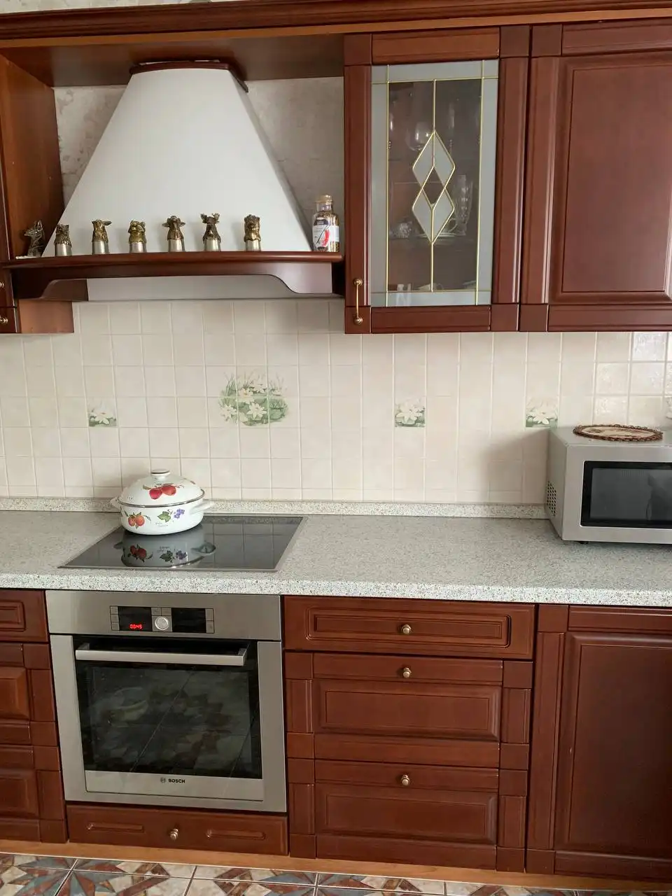 Продам кухню с натуральным деревянным фасадом