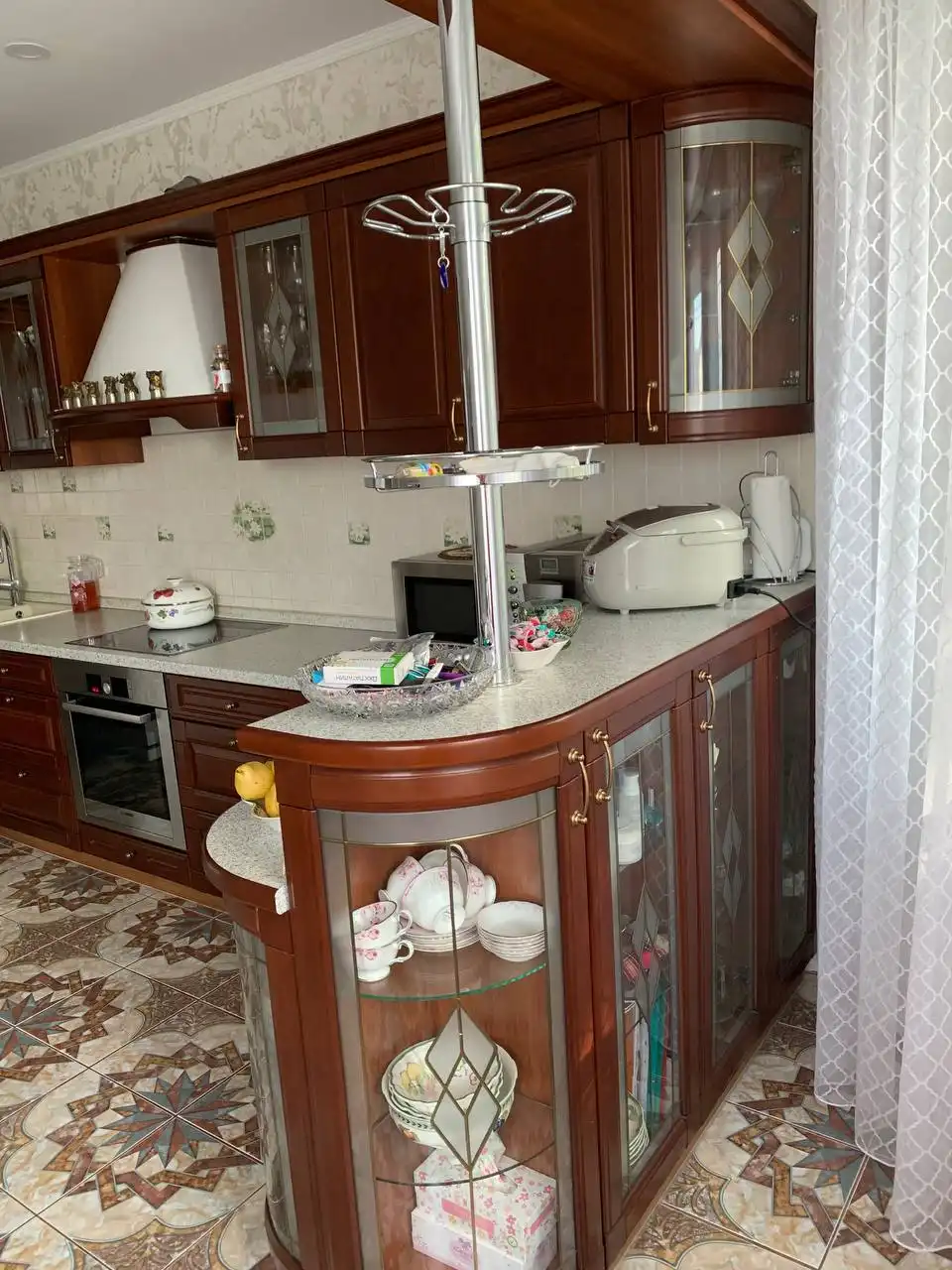 Продам кухню с натуральным деревянным фасадом