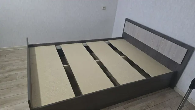 Продам кровать с матрасом 140×200 - Товары для дома и дачи в Южно-Сахалинск