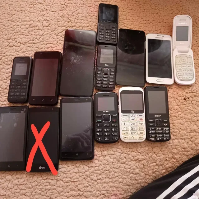 Продажа телефонов на запчасти или восстановление - Электроника в Южно-Сахалинск