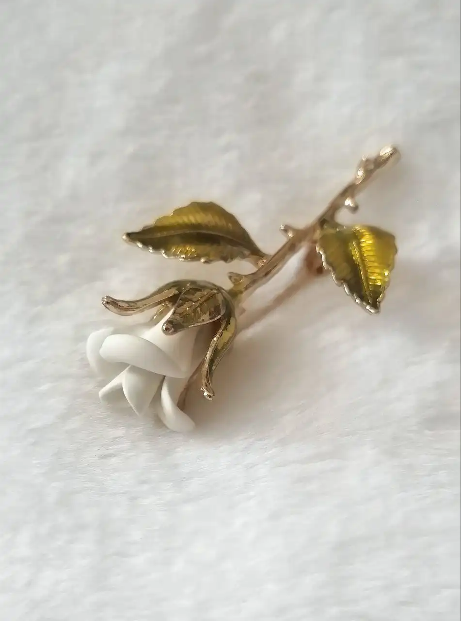 Брошь розочка