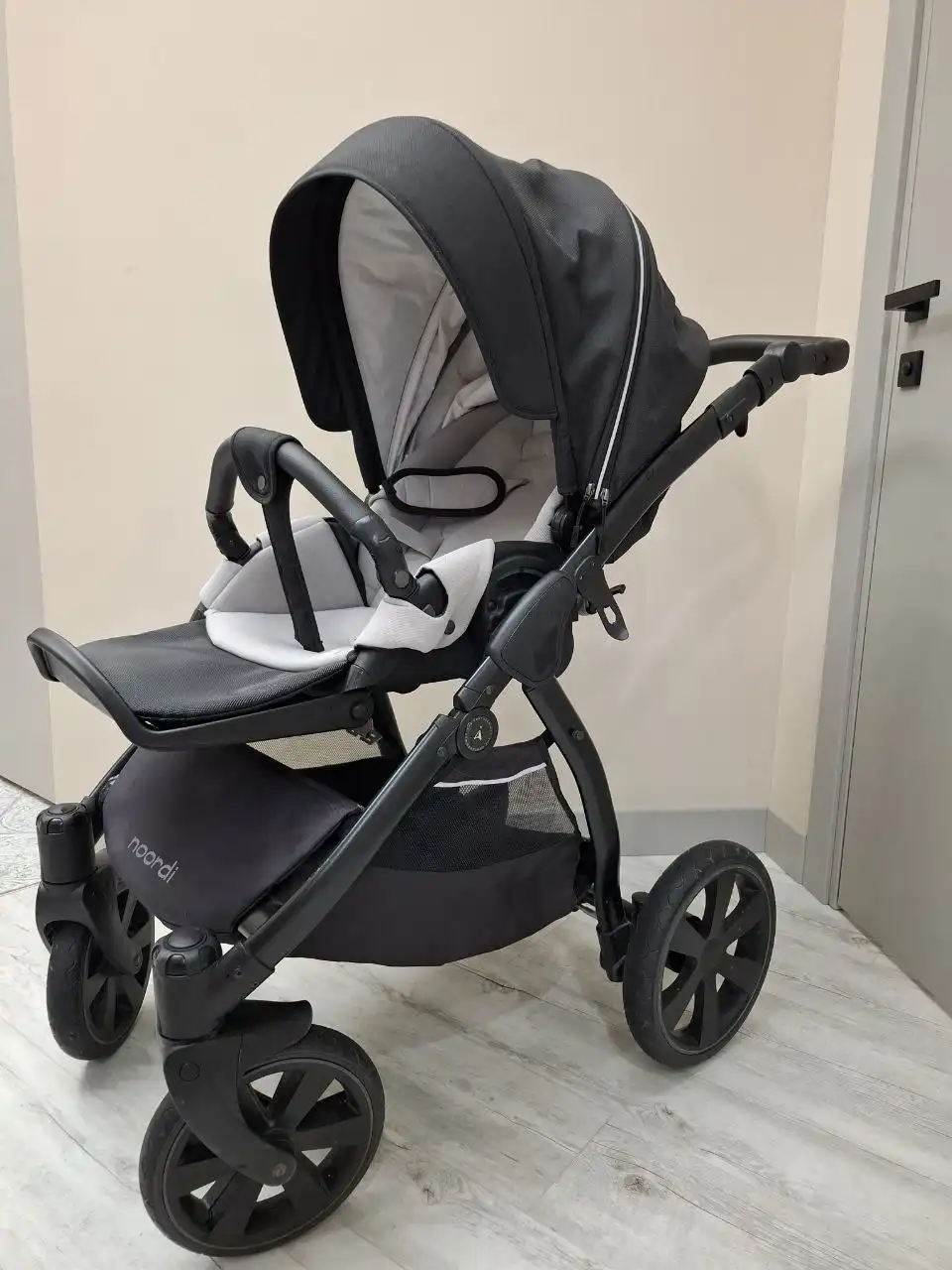 Продам коляску Noordi