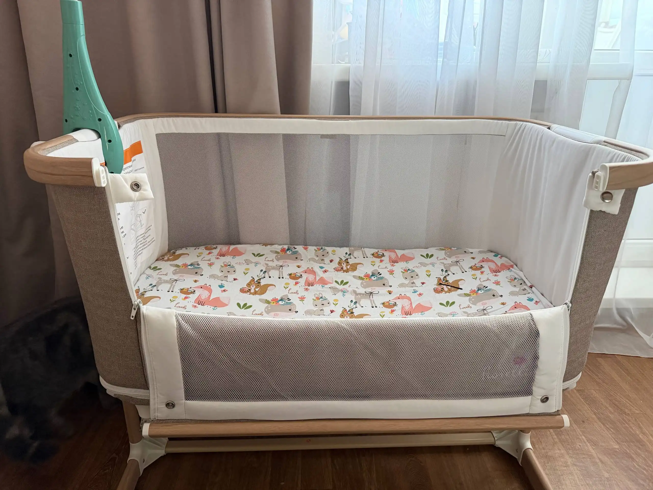 Продам приставную кроватку-люльку Fiorellino с комплектом белья