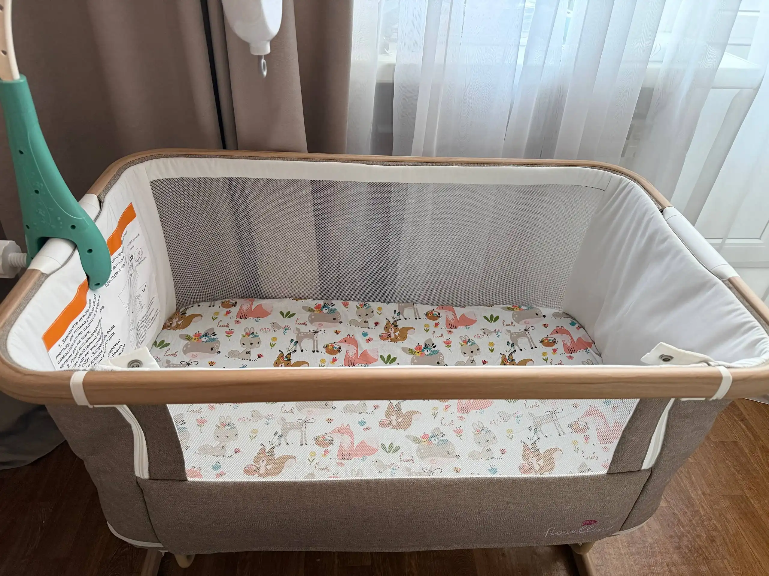 Продам приставную кроватку-люльку Fiorellino с комплектом белья