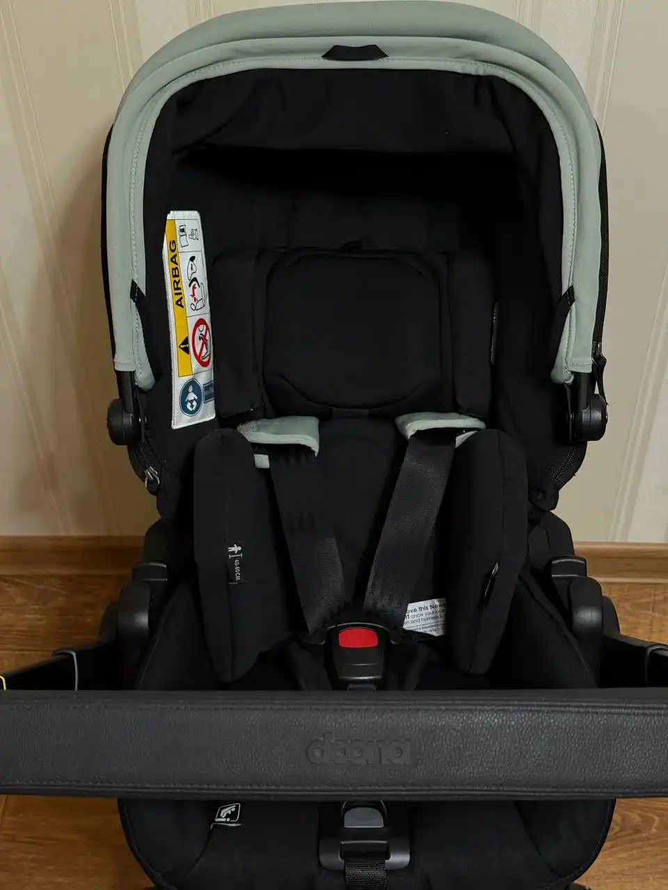 Автокресло-коляска Doona X 2025 года в идеальном состоянии