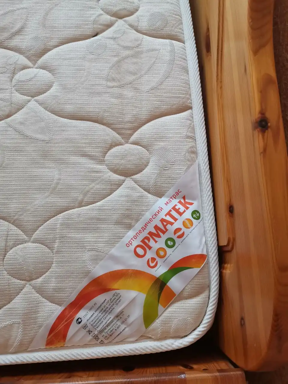 Мебель из массива сосны: кровать, шкаф, тумбочки