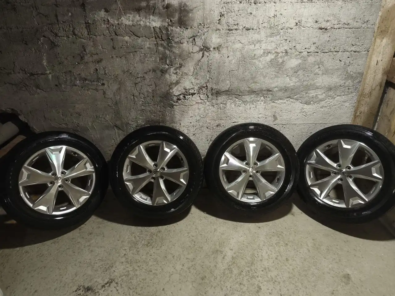 Продам комплект летних колес с Японии для Toyota Forerunner