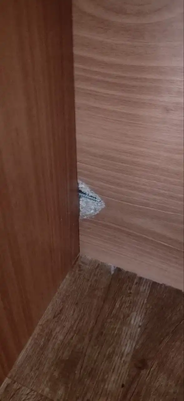 Продам угловой стол с небольшими дефектами