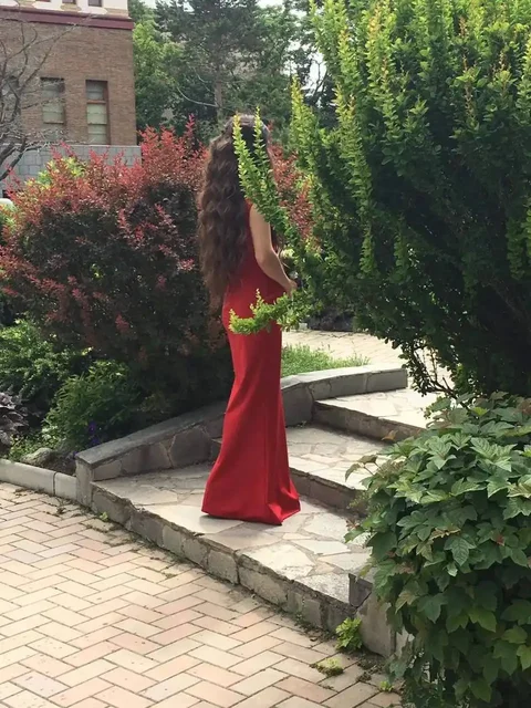 Продажа вечерних платьев зеленого и красного цвета - Одежда в Южно-Сахалинск