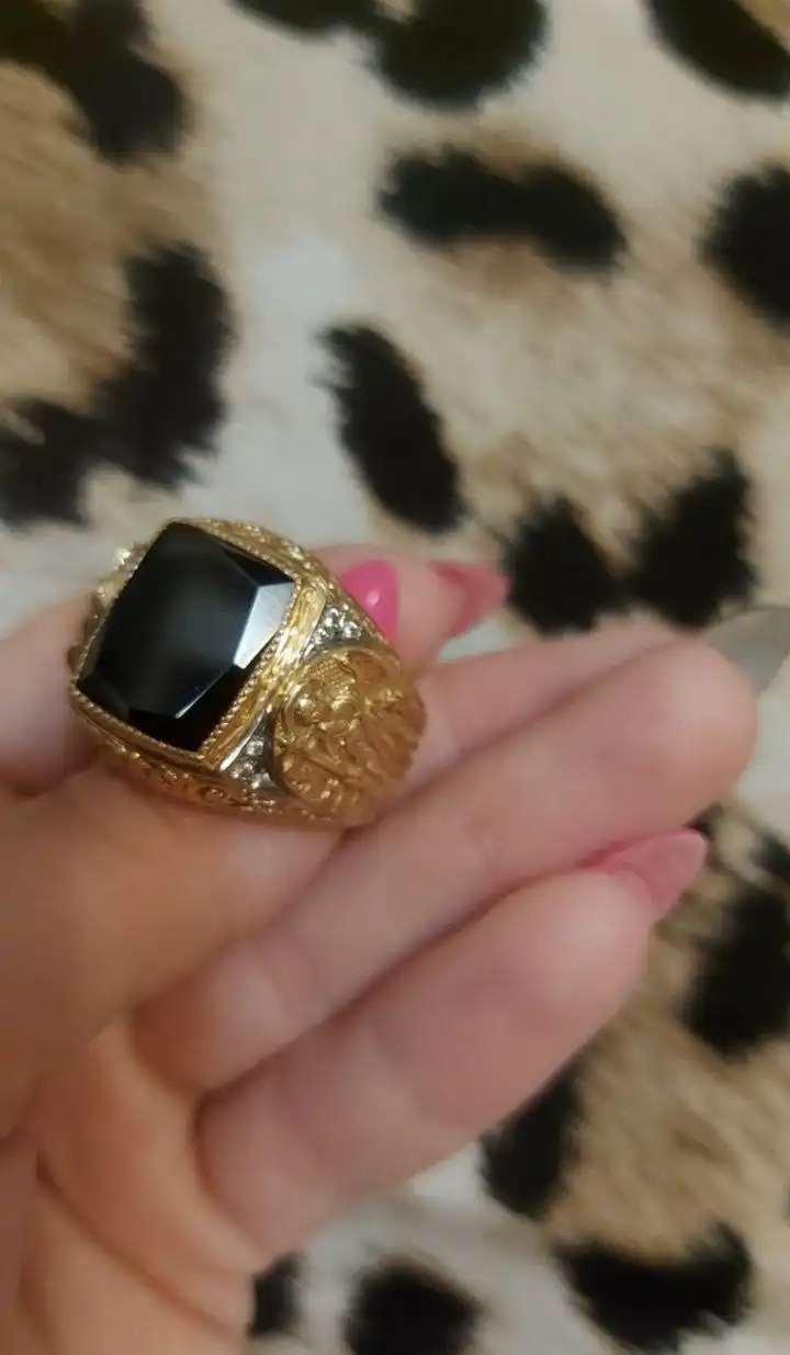 Продам золотой перстень с черным природным камнем 12.39 гр - Украшения (Барахолка) в Южно-Сахалинск