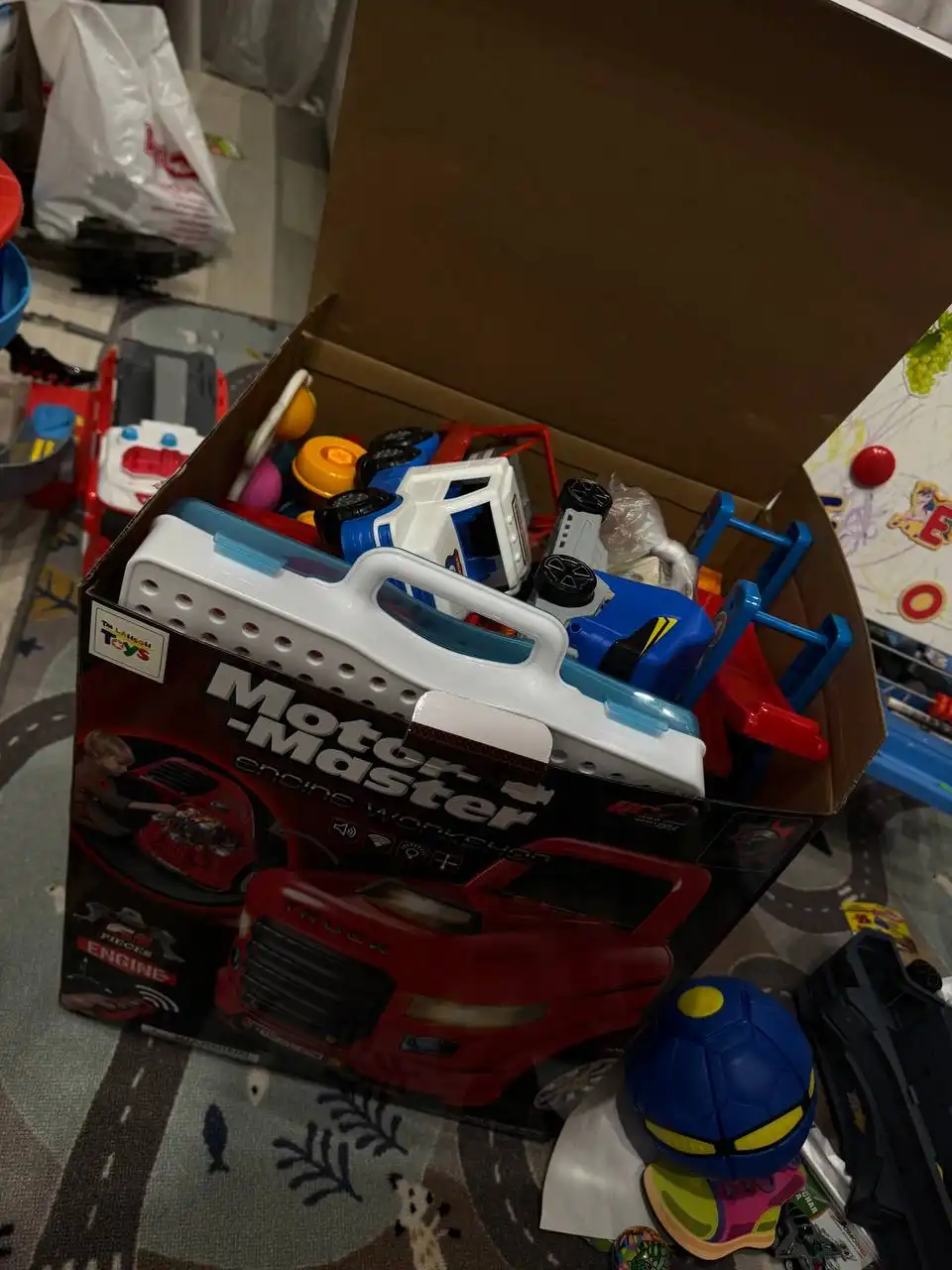 Продам полную коробку разных игр для мальчика от 1,5 до 3 лет - Игрушки (Товары для детей) в Южно-Сахалинск