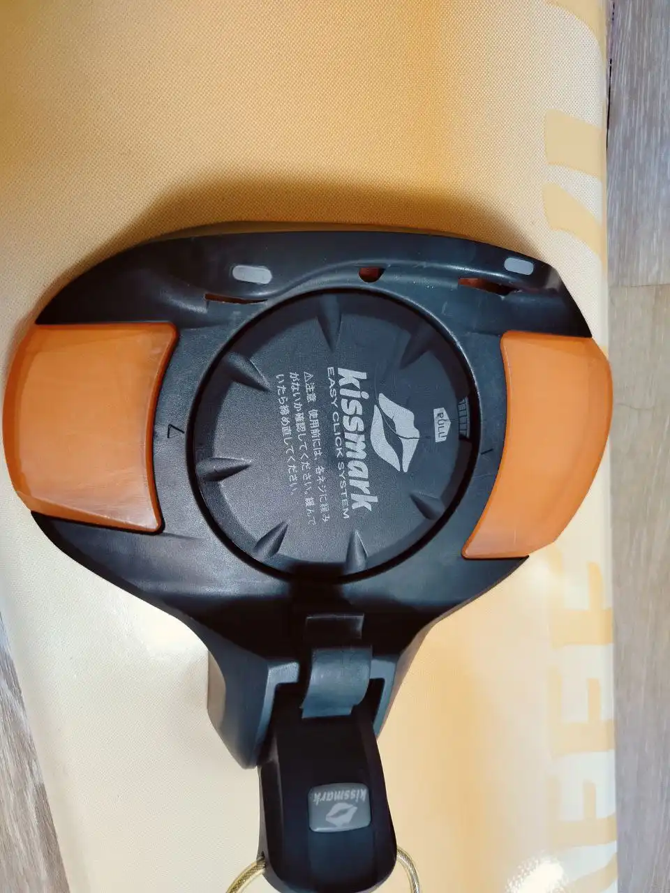 Продам сноуборд с ботинками, размер ботинок 35 - Сноуборды (Хобби и отдых) в Южно-Сахалинск