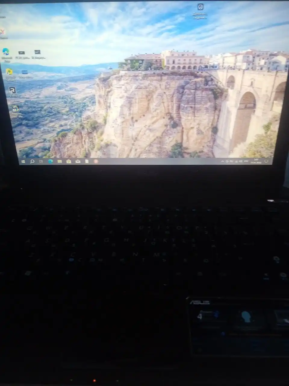 Продам ноутбук Асус - Ноутбуки (Электроника) в Южно-Сахалинск