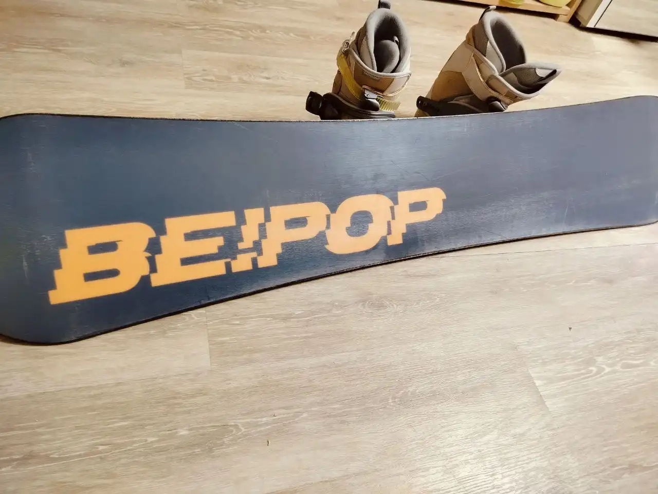 Продам сноуборд с ботинками Япония - Хобби и отдых в Южно-Сахалинск