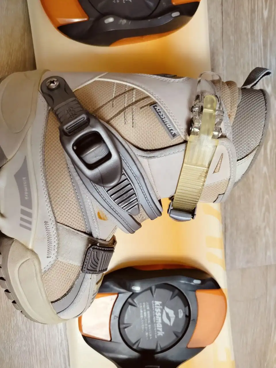 Продам сноуборд с ботинками Япония - Хобби и отдых в Южно-Сахалинск