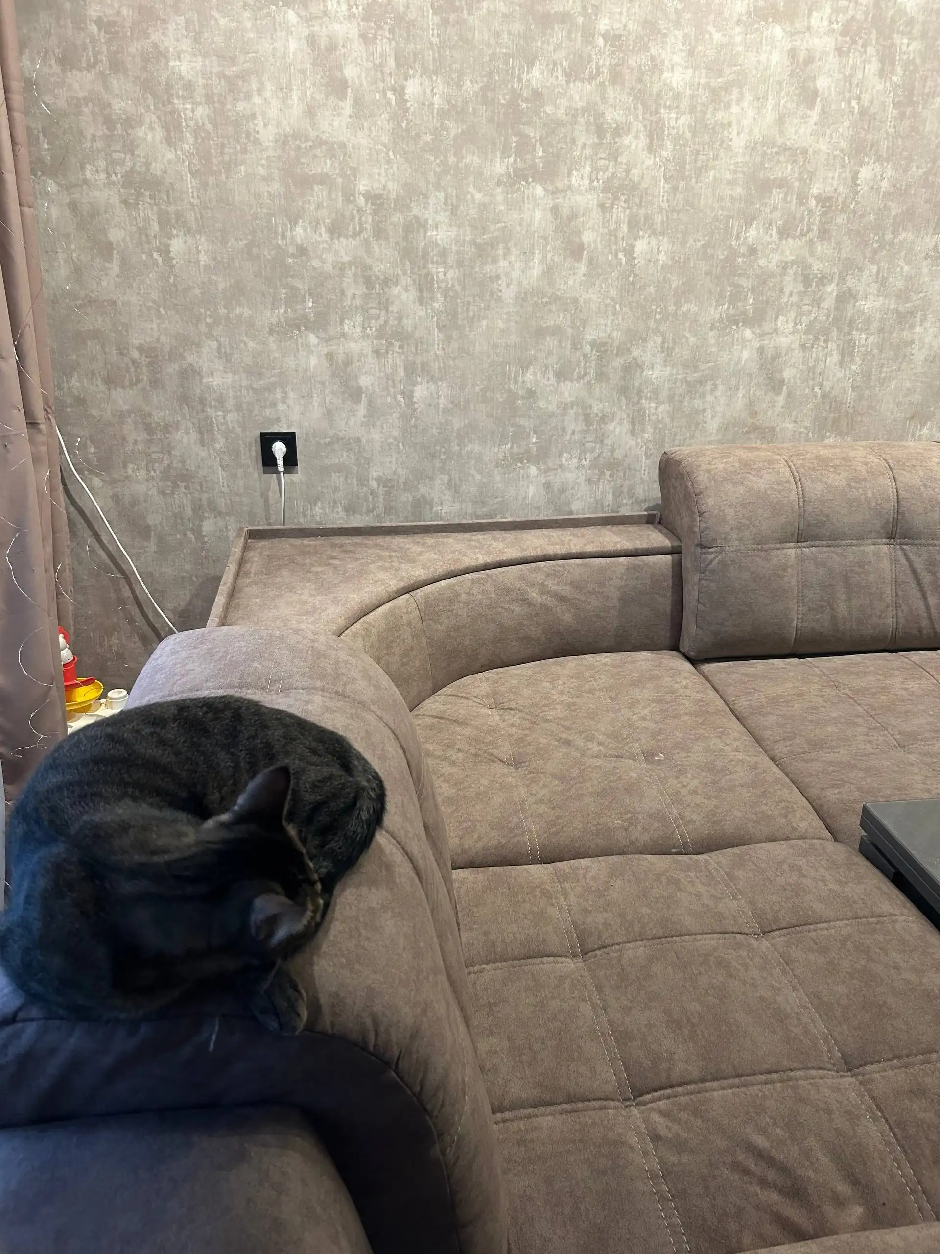 Продам диван в идеальном состоянии - Мебель (Барахолка) в Южно-Сахалинск