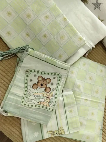 Полный комплект в детскую кроватку - Игрушки в Южно-Сахалинск