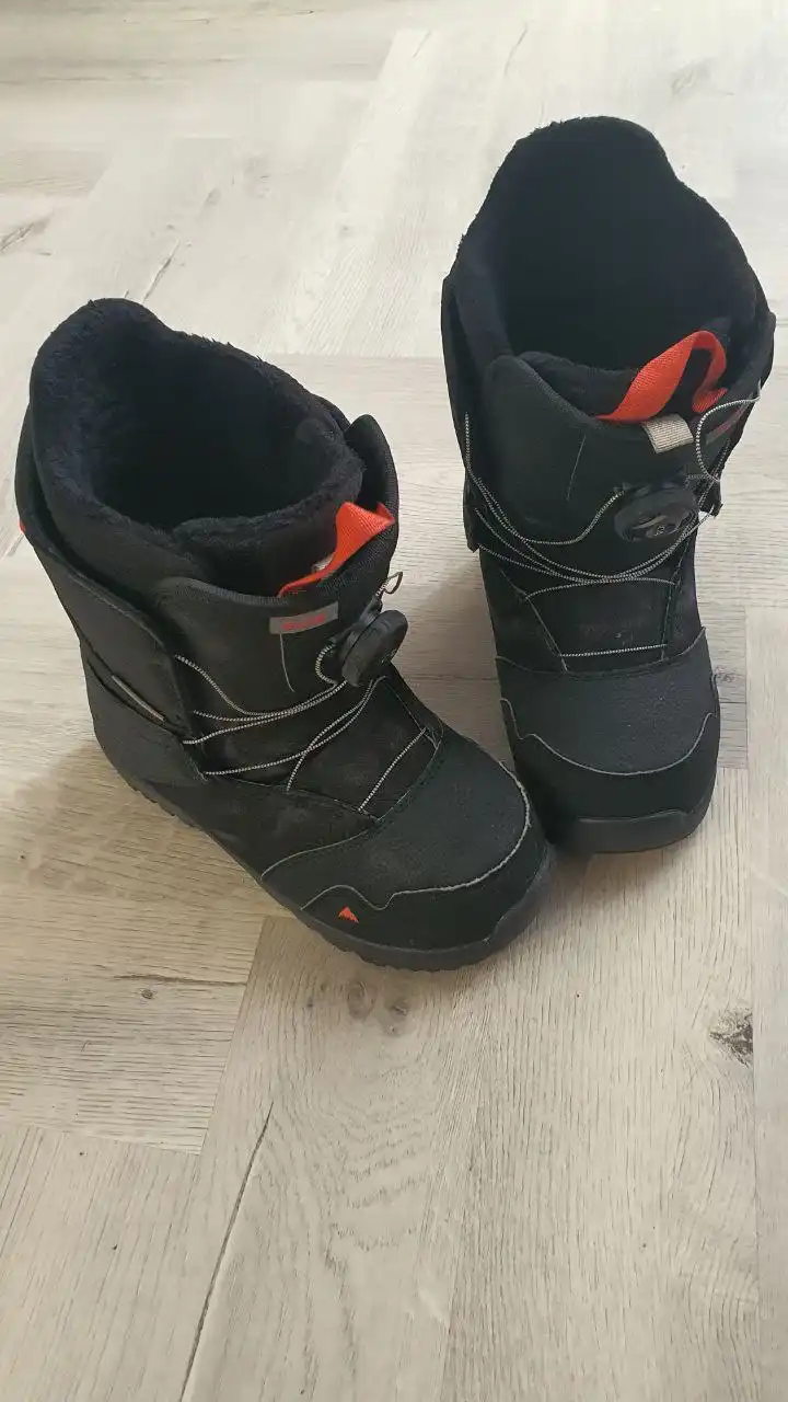 Продам ботинки для сноуборда - Сноуборд (Хобби и отдых) в Южно-Сахалинск