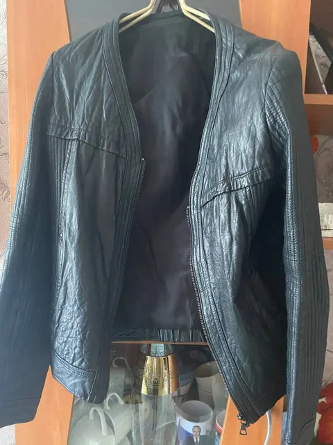 Продам кожаную куртку - Свадебные платья в Южно-Сахалинск