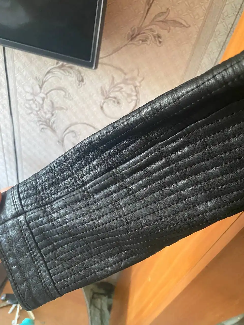 Продам кожаную куртку - Одежда в Южно-Сахалинск