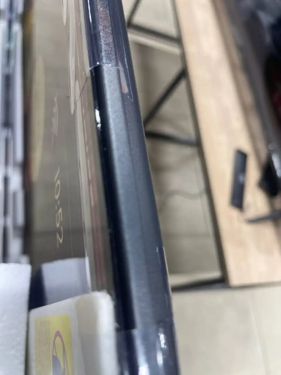 Телевизор LED 65" Hisense 65E7Q PRO с повреждениями - Телевизоры (Электроника) в Углегорск