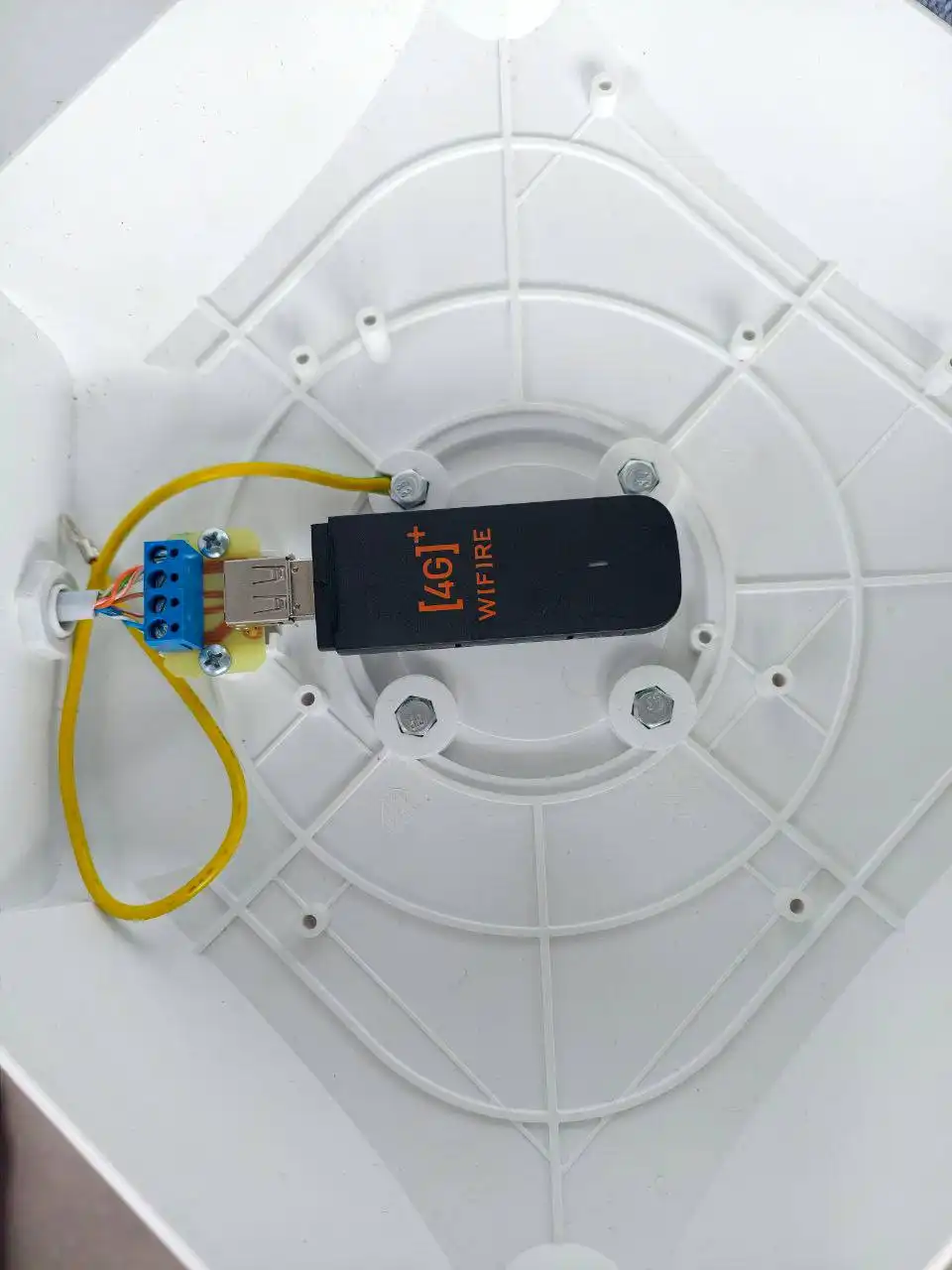 Продажа антенны, кабеля и модема Huawei e3372 - Сетевое оборудование (Электроника) в Южно-Сахалинск