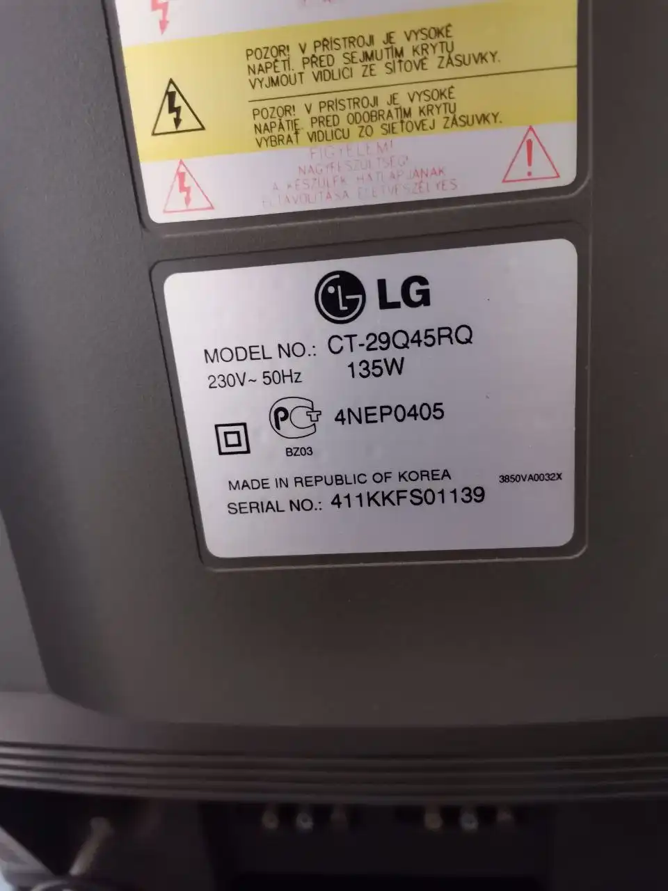 Телевизор с пультом и тумбочкой в отличном состоянии - Электроника в Южно-Сахалинск