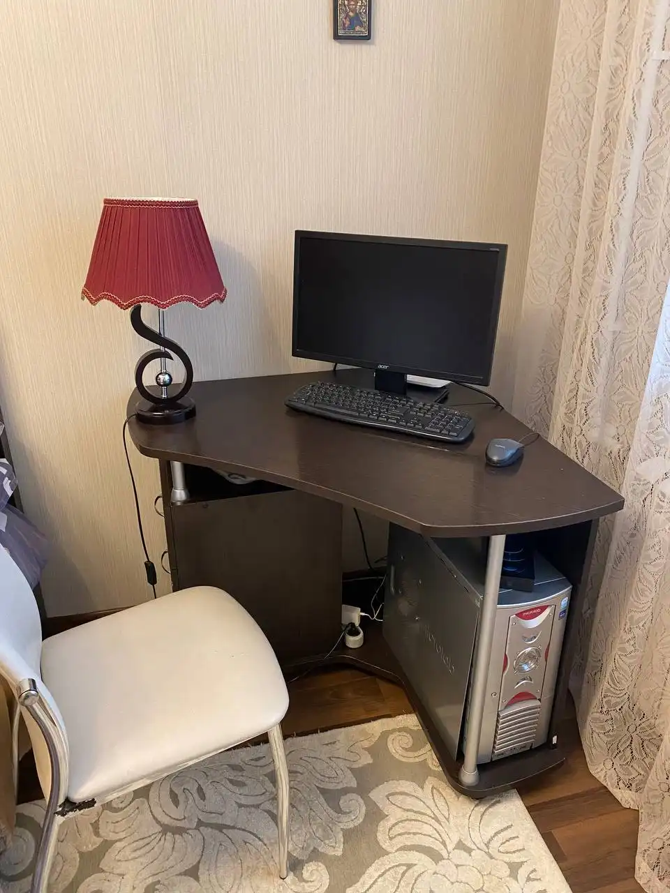 Продается компьютерный стол угловой - Мебель (Для дома и дачи) в Южно-Сахалинск