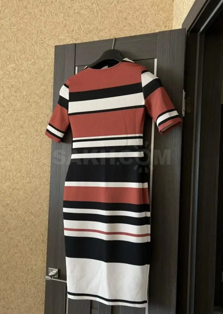 Два платья Dorothy Perkins в полоску, размер XS (40) - Женская одежда (Одежда) в Южно-Сахалинск