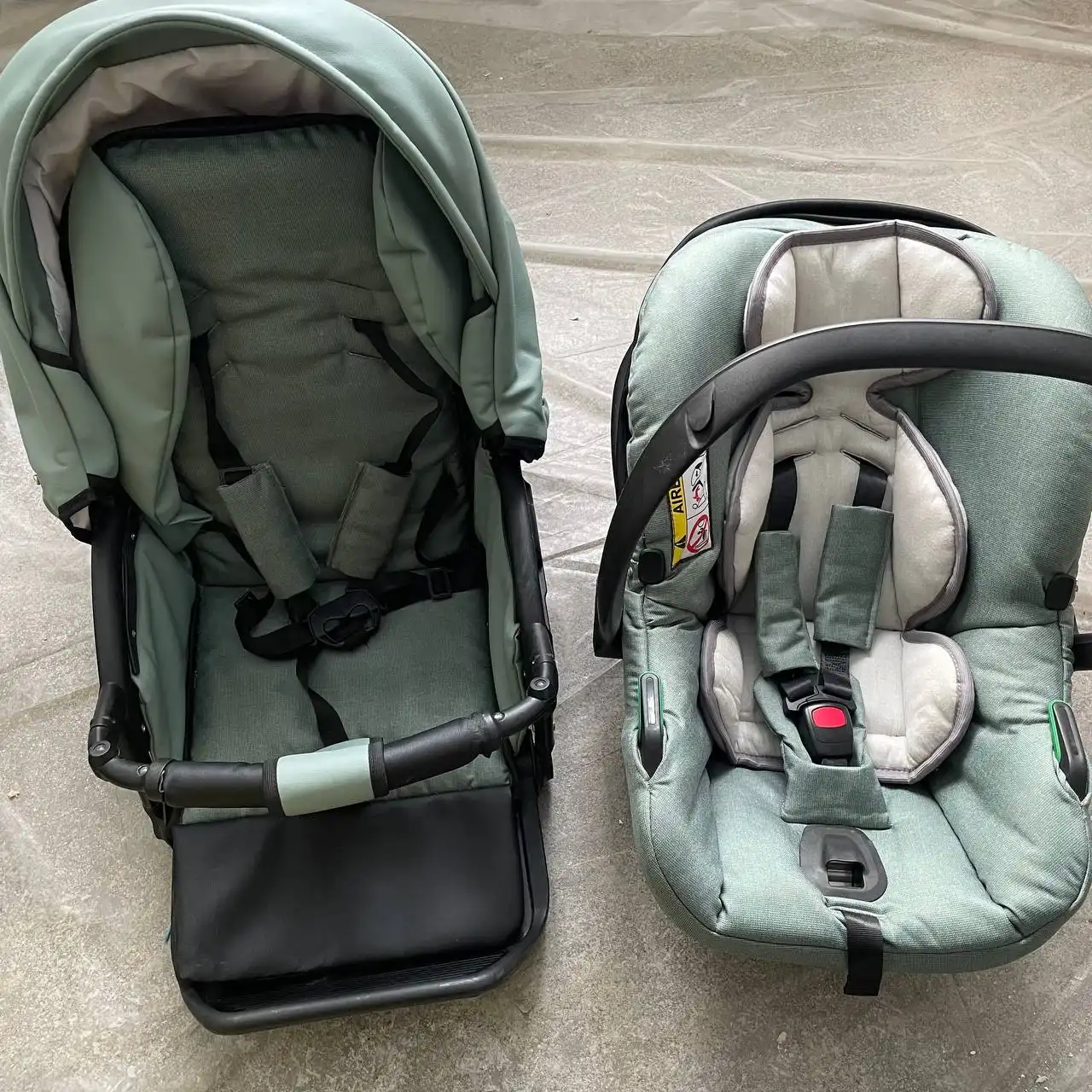 Продам коляску три в одном изумрудного цвета - Коляски (Товары для детей) в Южно-Сахалинск