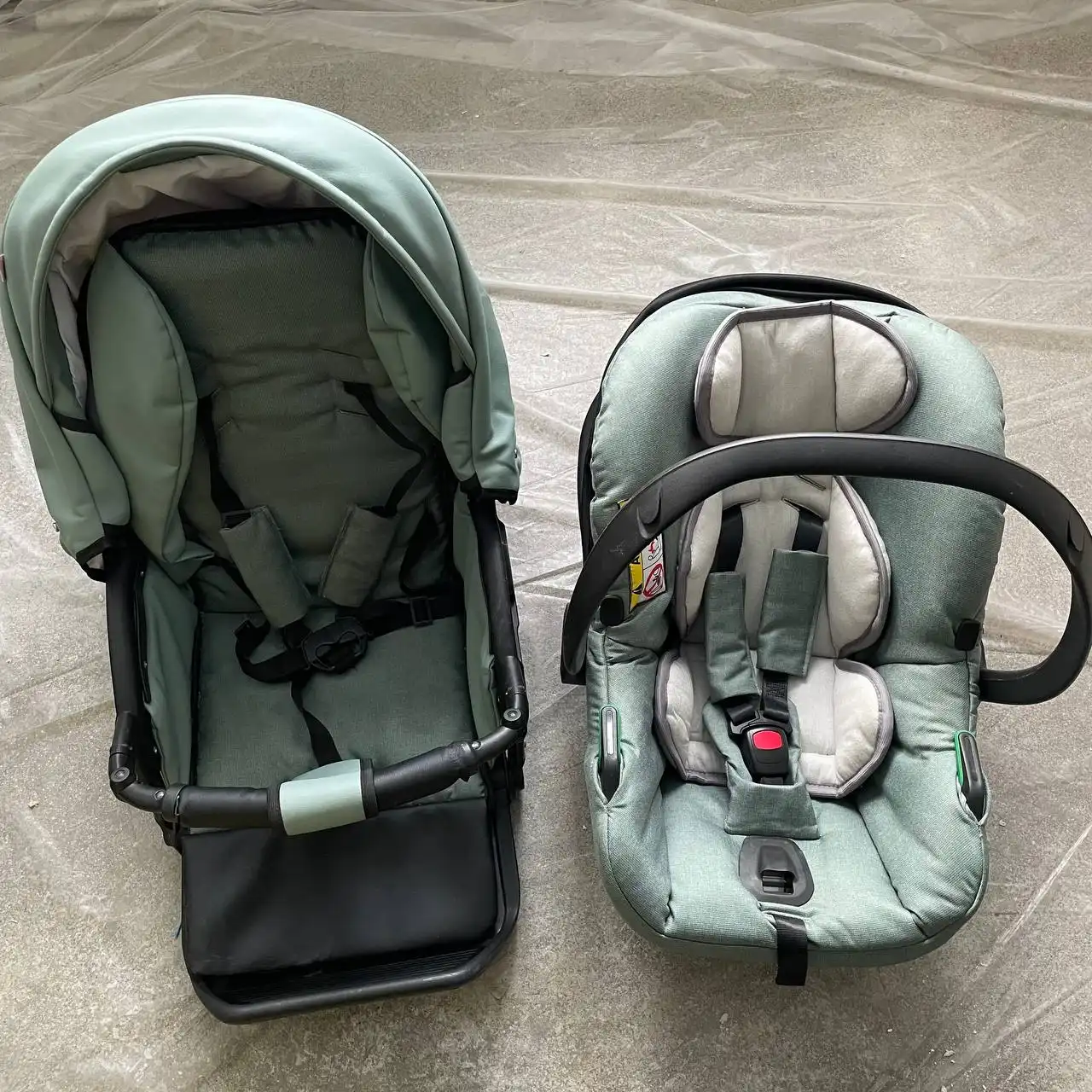 Продам коляску три в одном изумрудного цвета - Коляски (Товары для детей) в Южно-Сахалинск