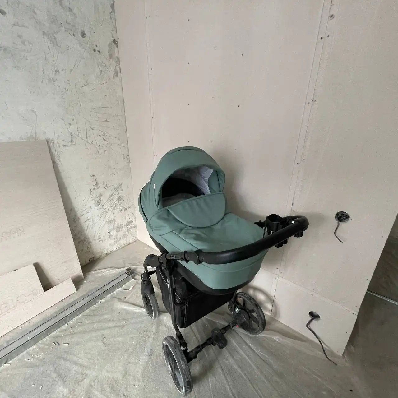 Продам коляску три в одном изумрудного цвета - Коляски (Товары для детей) в Южно-Сахалинск