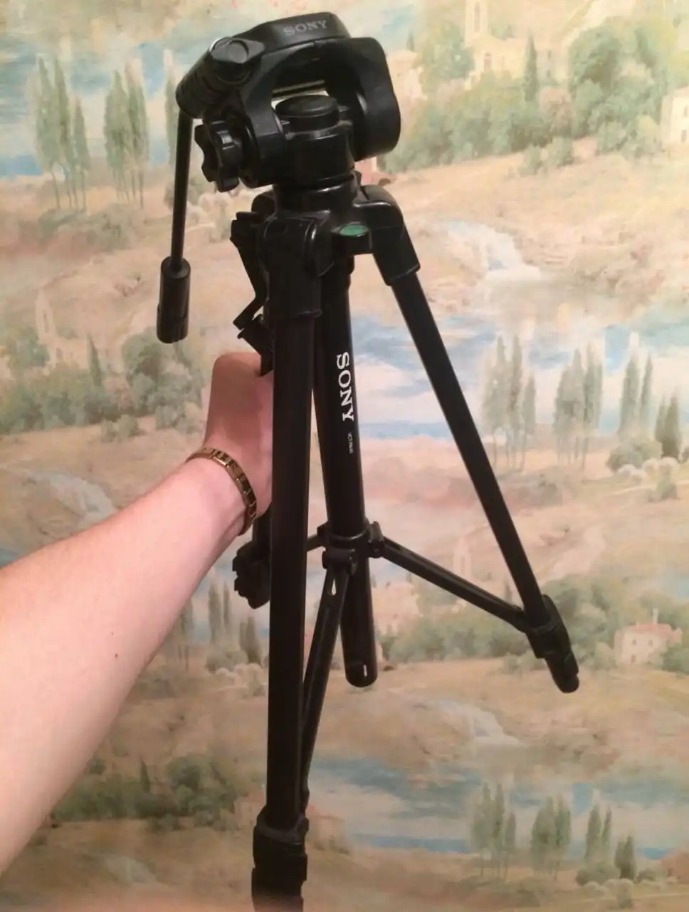 Продам штатив SONY VCT-R640 - Электроника в Южно-Сахалинск