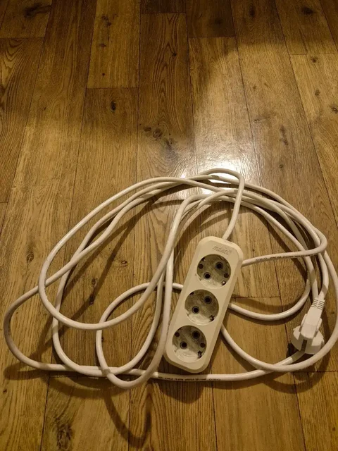 Продам электрический удлинитель 5 метров на 3 прибора - Для дома и дачи в Южно-Сахалинск