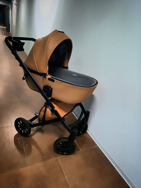 Продажа детской коляски 2 в 1 - Игровые комплексы в Южно-Сахалинск