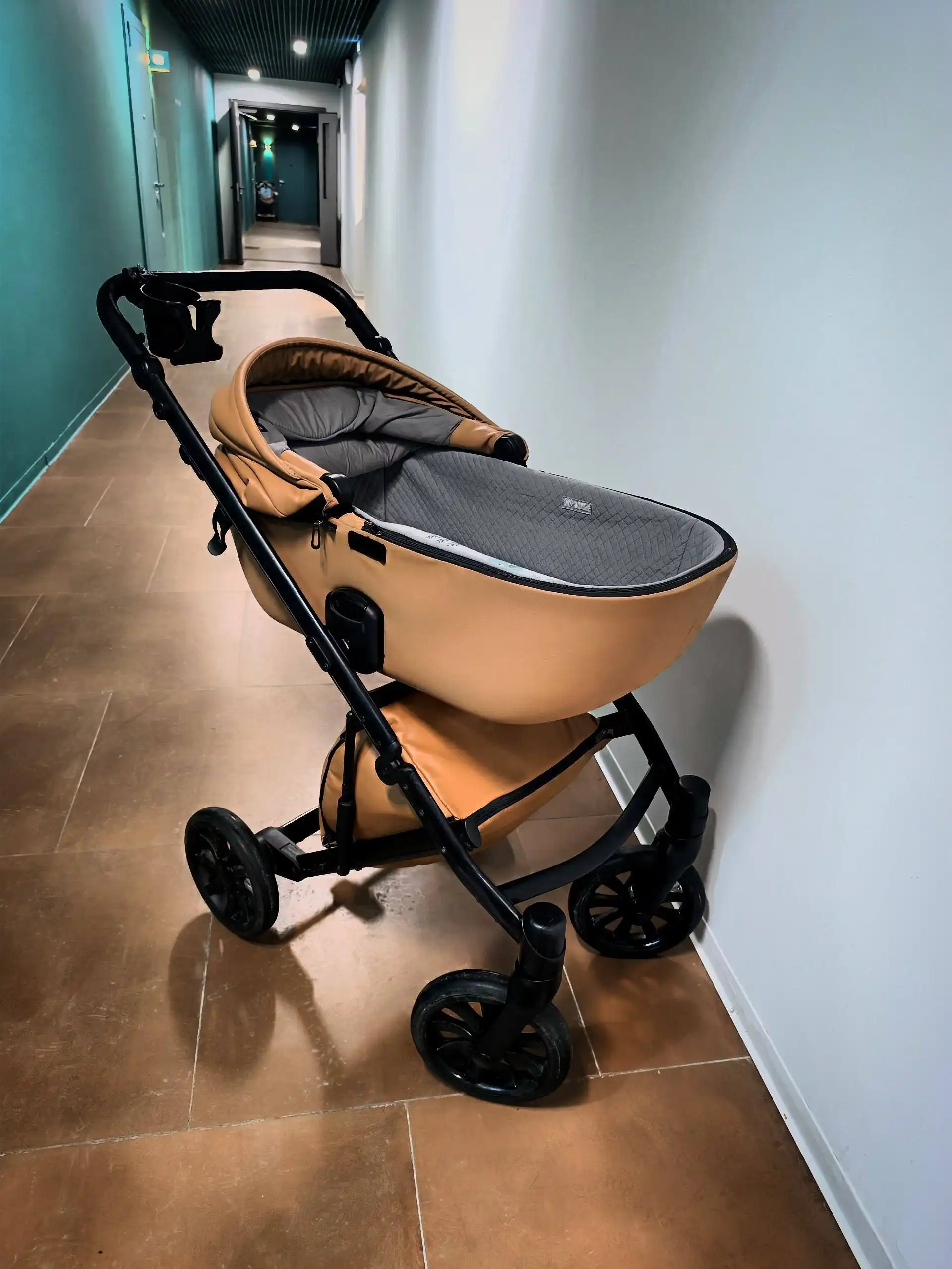 Продажа детской коляски 2 в 1 - Коляски (Товары для детей) в Южно-Сахалинск