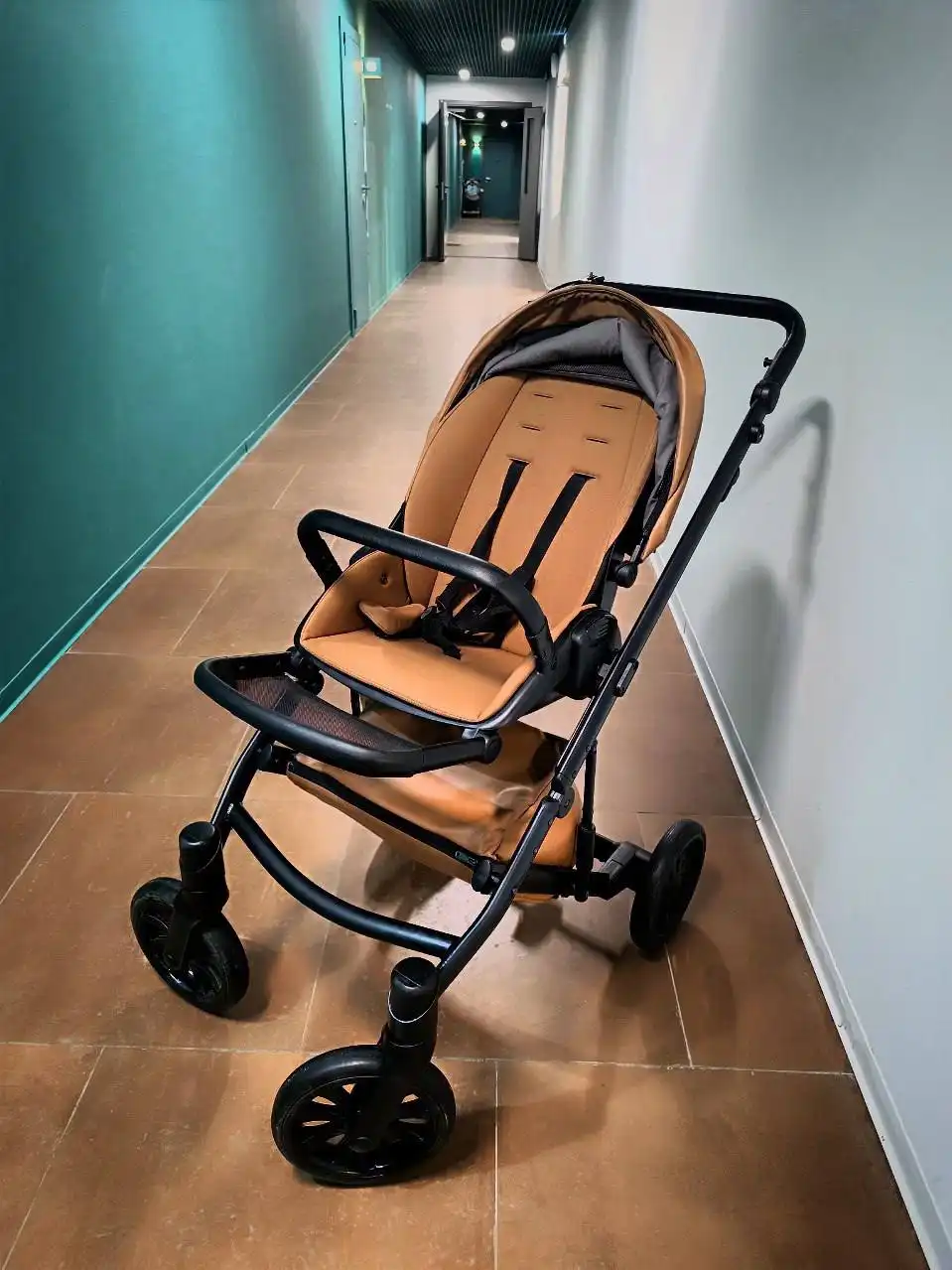 Продажа детской коляски 2 в 1 - Коляски (Товары для детей) в Южно-Сахалинск