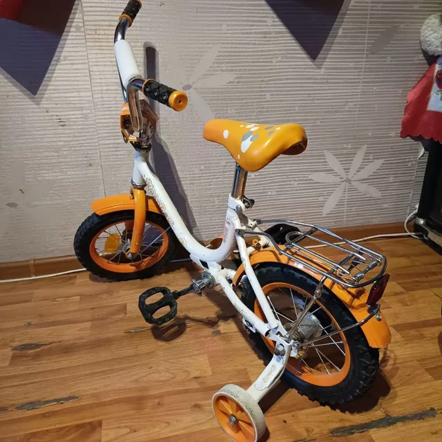 Детский велосипед в отличном состоянии - Игровые комплексы в Южно-Сахалинск