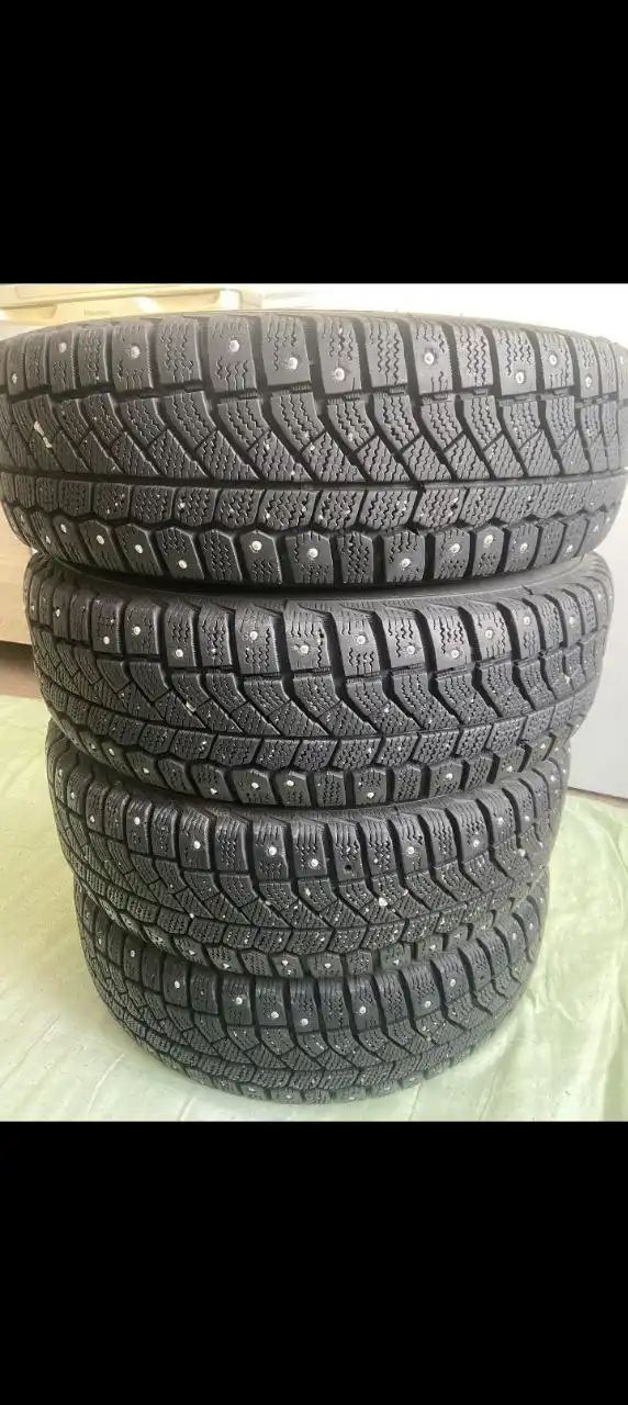 Продам комплект зимних колес 175/65/14 - Шины и диски (Запчасти) в Долинск