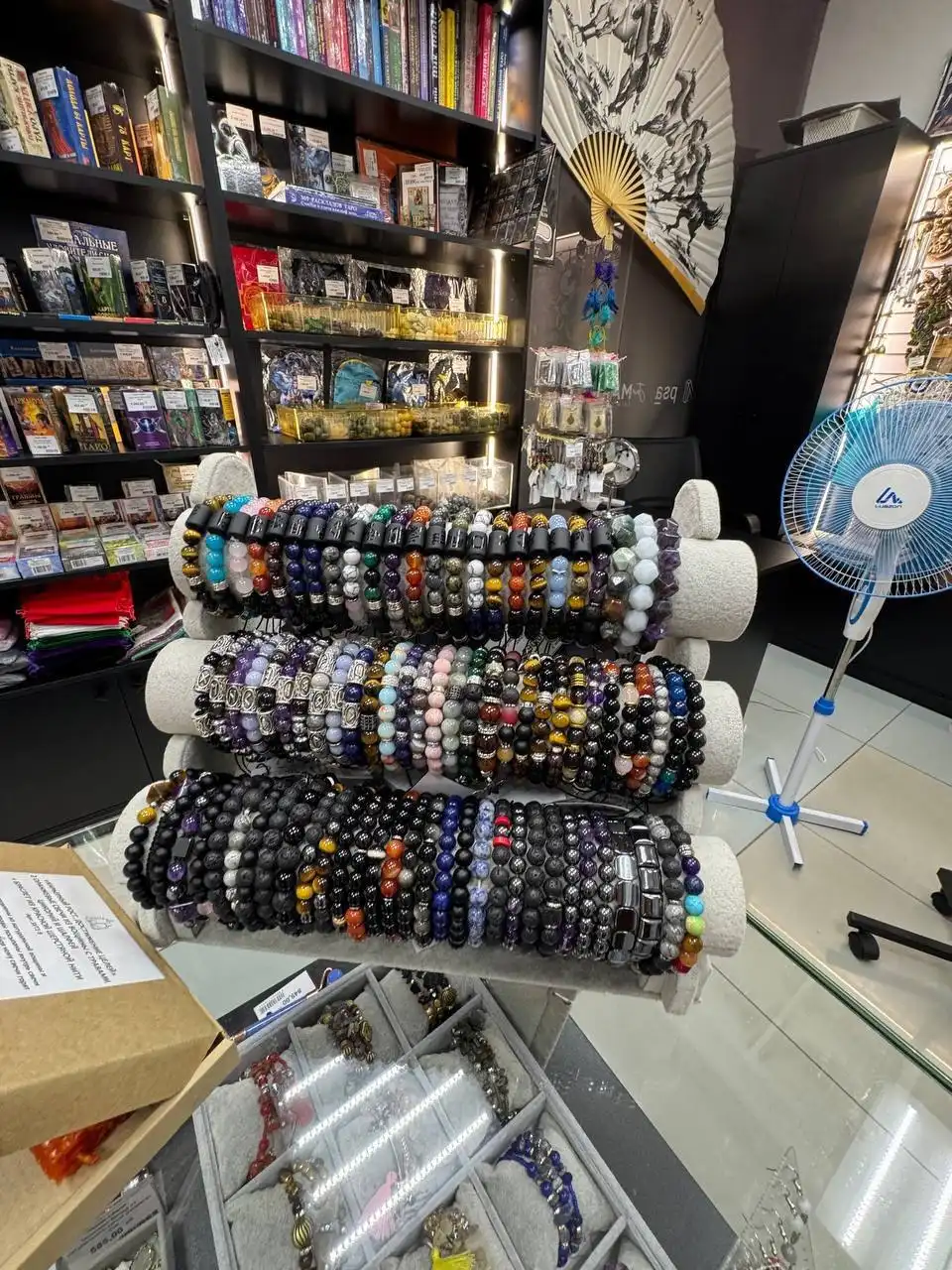 Магазин одежды «Чёрная & Белая» в Южно-Сахалинске - Одежда в Южно-Сахалинск