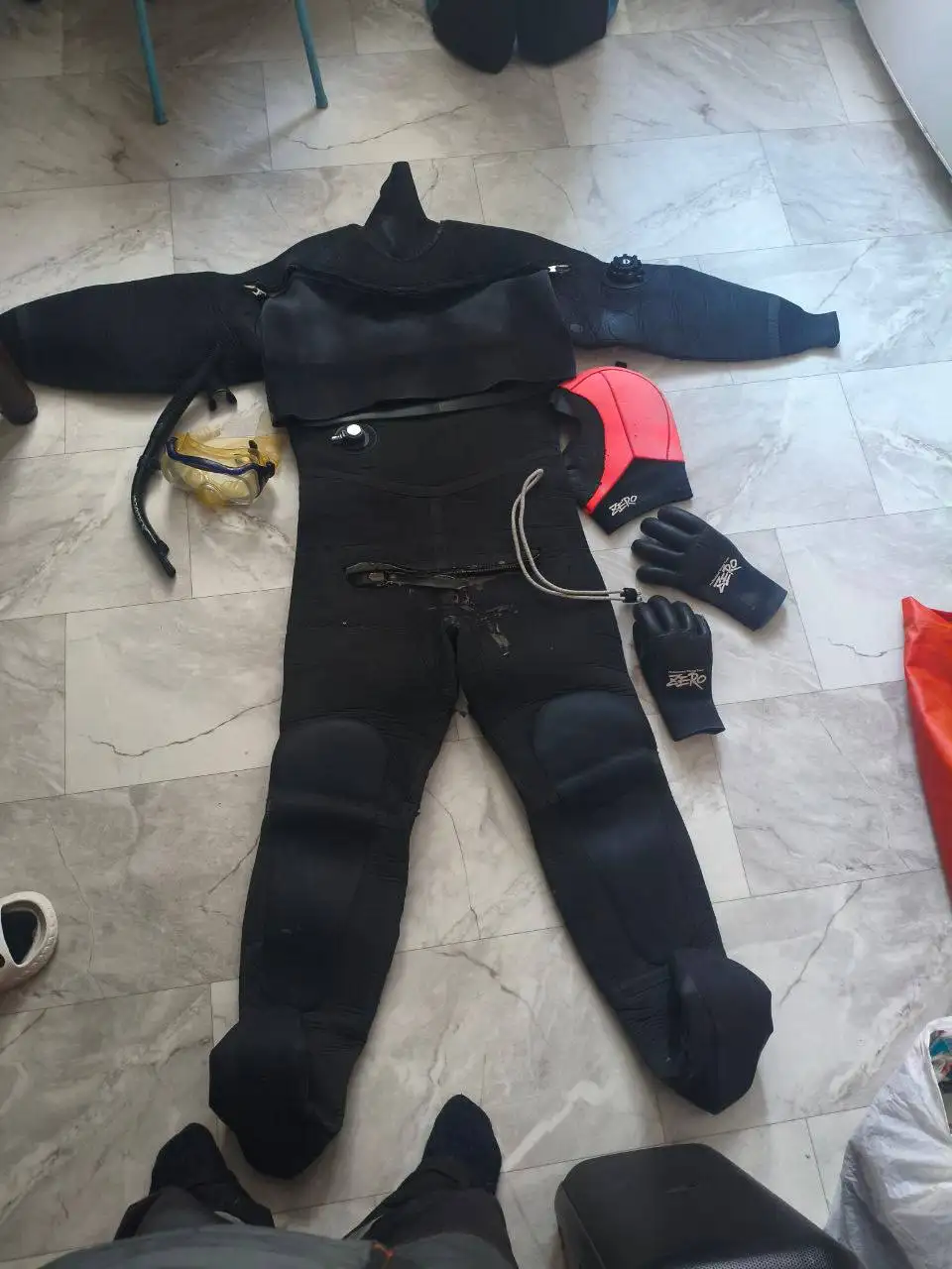 Продам кастюм для сухого погружения - Дайвинг и подводное плавание (Хобби и отдых) в Южно-Сахалинск