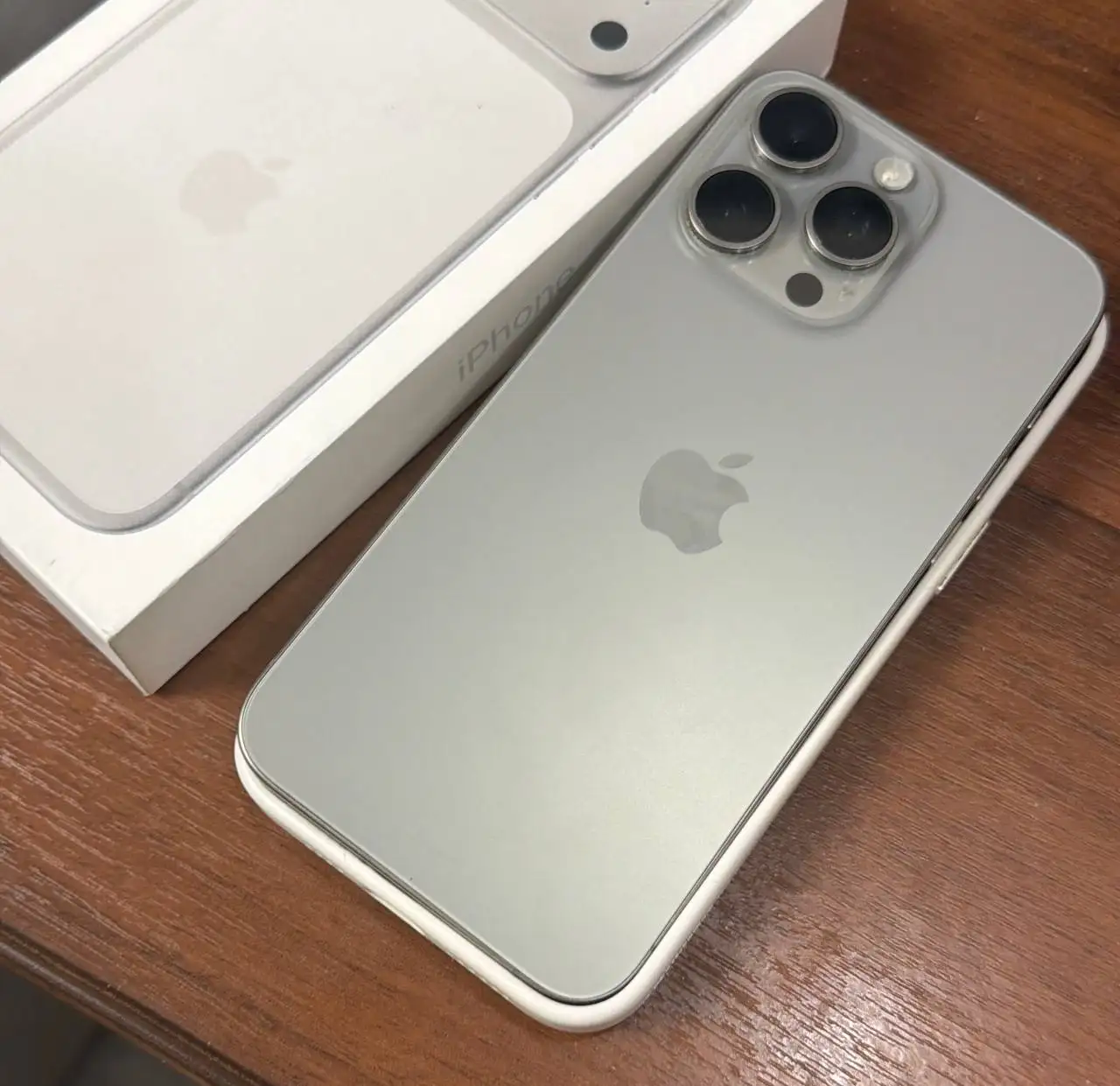 Продам iPhone 15 Pro Max 256GB - Смартфоны и телефоны (Электроника) в Южно-Сахалинск